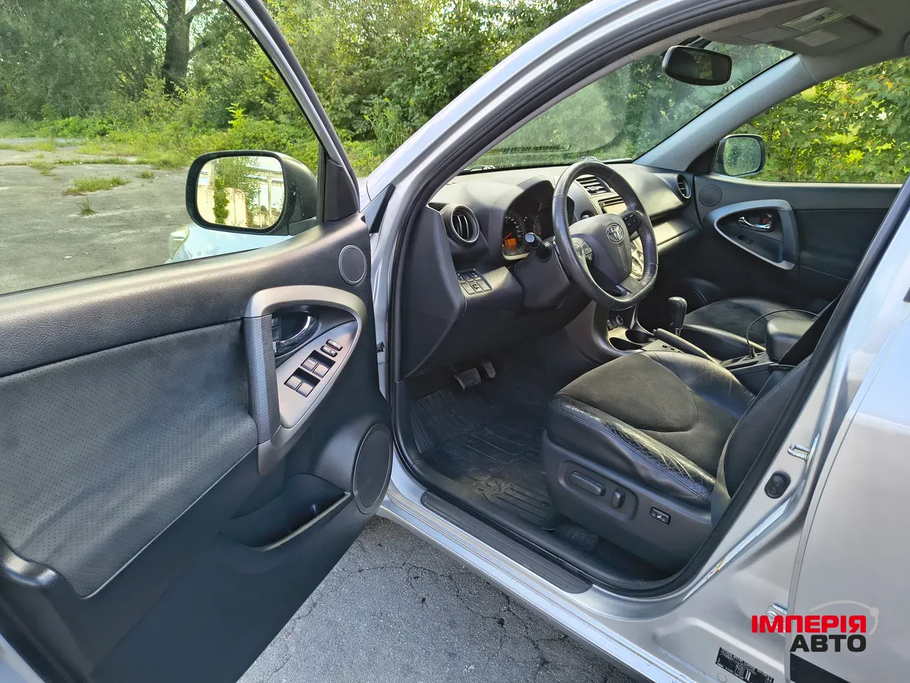 Toyota RAV4 - фото 3