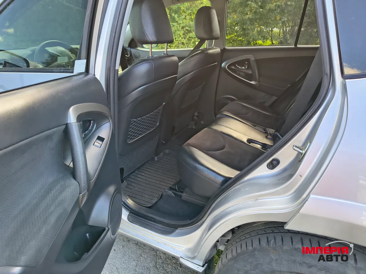 Toyota RAV4 - фото 9