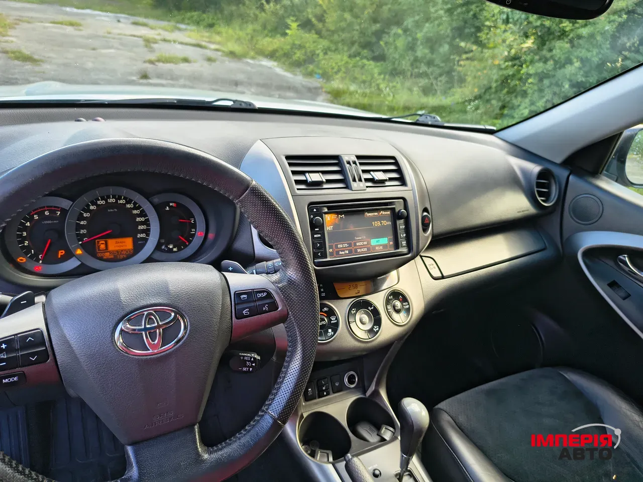 Toyota RAV4 - фото 4