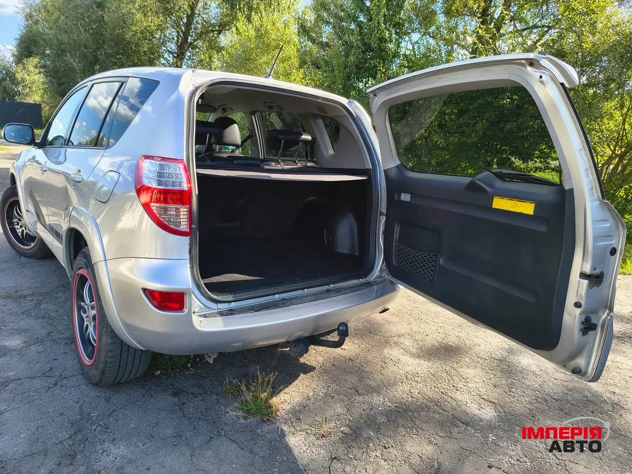 Toyota RAV4 - фото 8