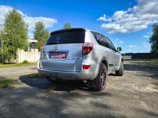 Toyota RAV4 - фото 5