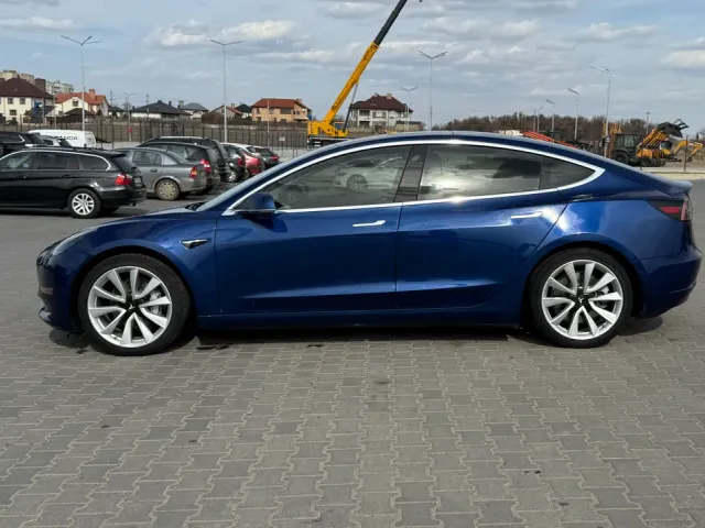 Tesla Model 3 - фото 2