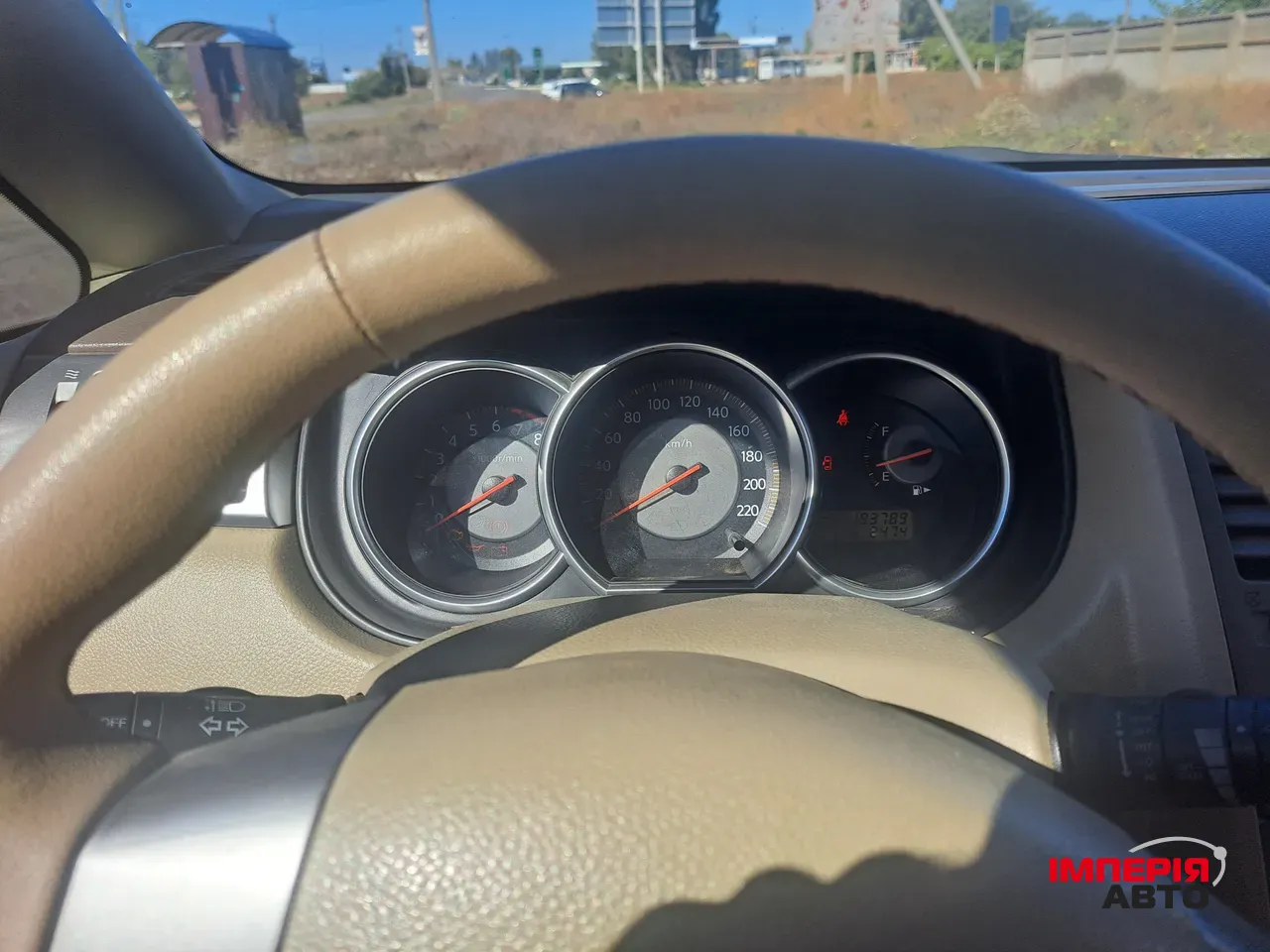 Nissan Tiida - фото 7