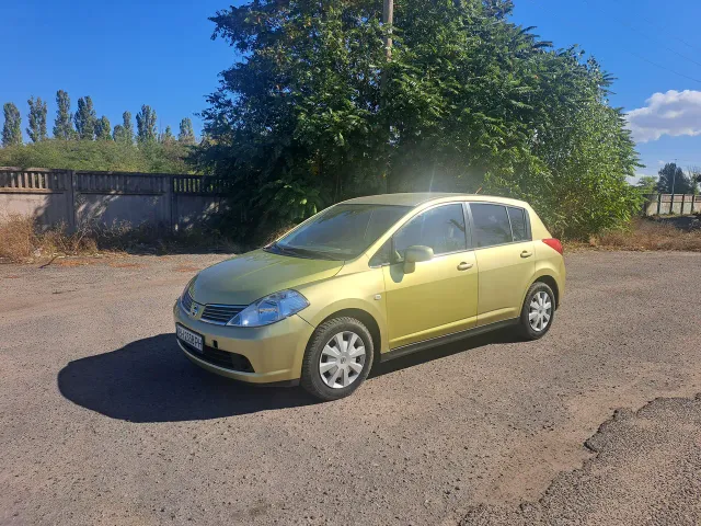 Nissan Tiida - фото 3