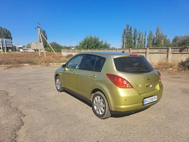 Nissan Tiida - фото 2
