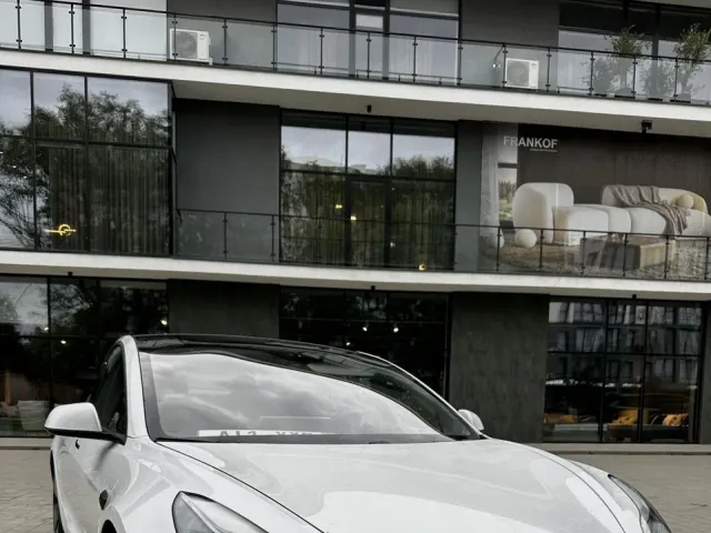 Tesla Model 3 - фото 2