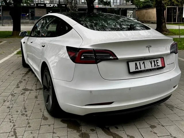 Tesla Model 3 - фото 5