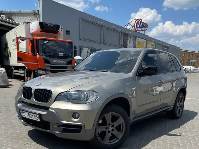 BMW X5 - фото 1