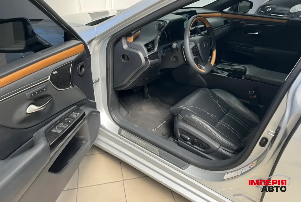 Lexus ES - фото 8