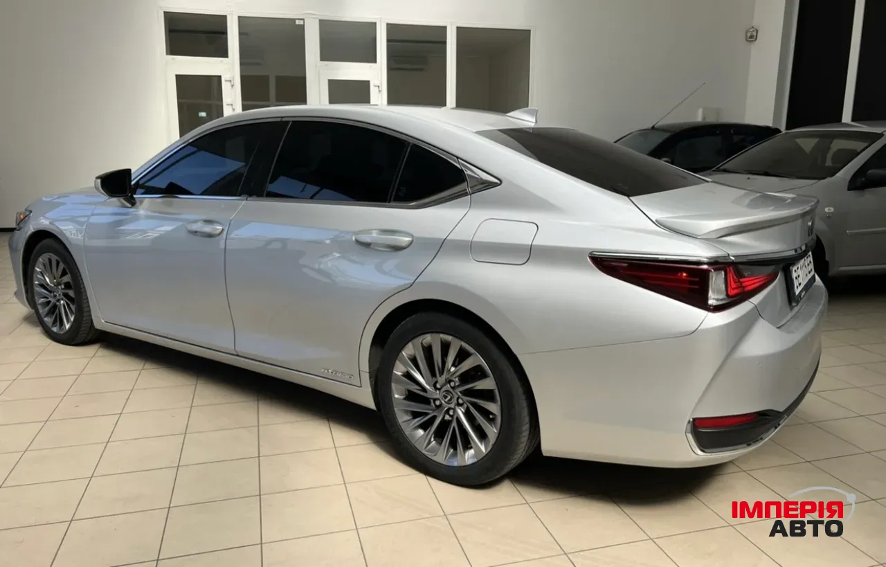 Lexus ES - фото 10