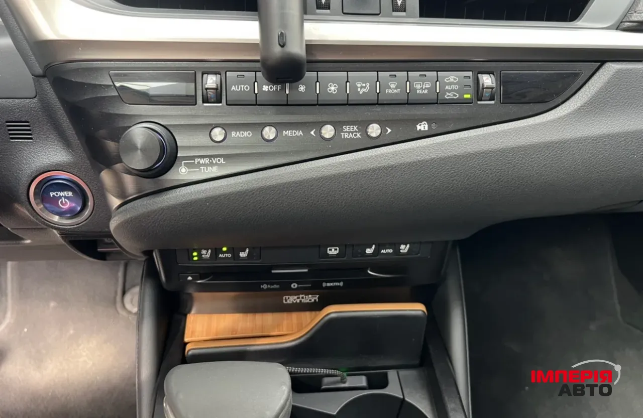 Lexus ES - фото 13