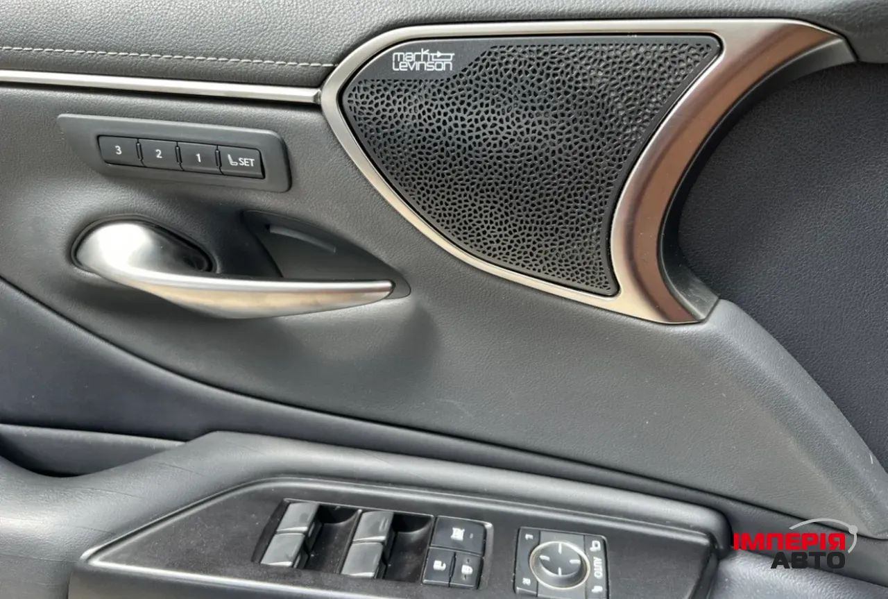 Lexus ES - фото 16