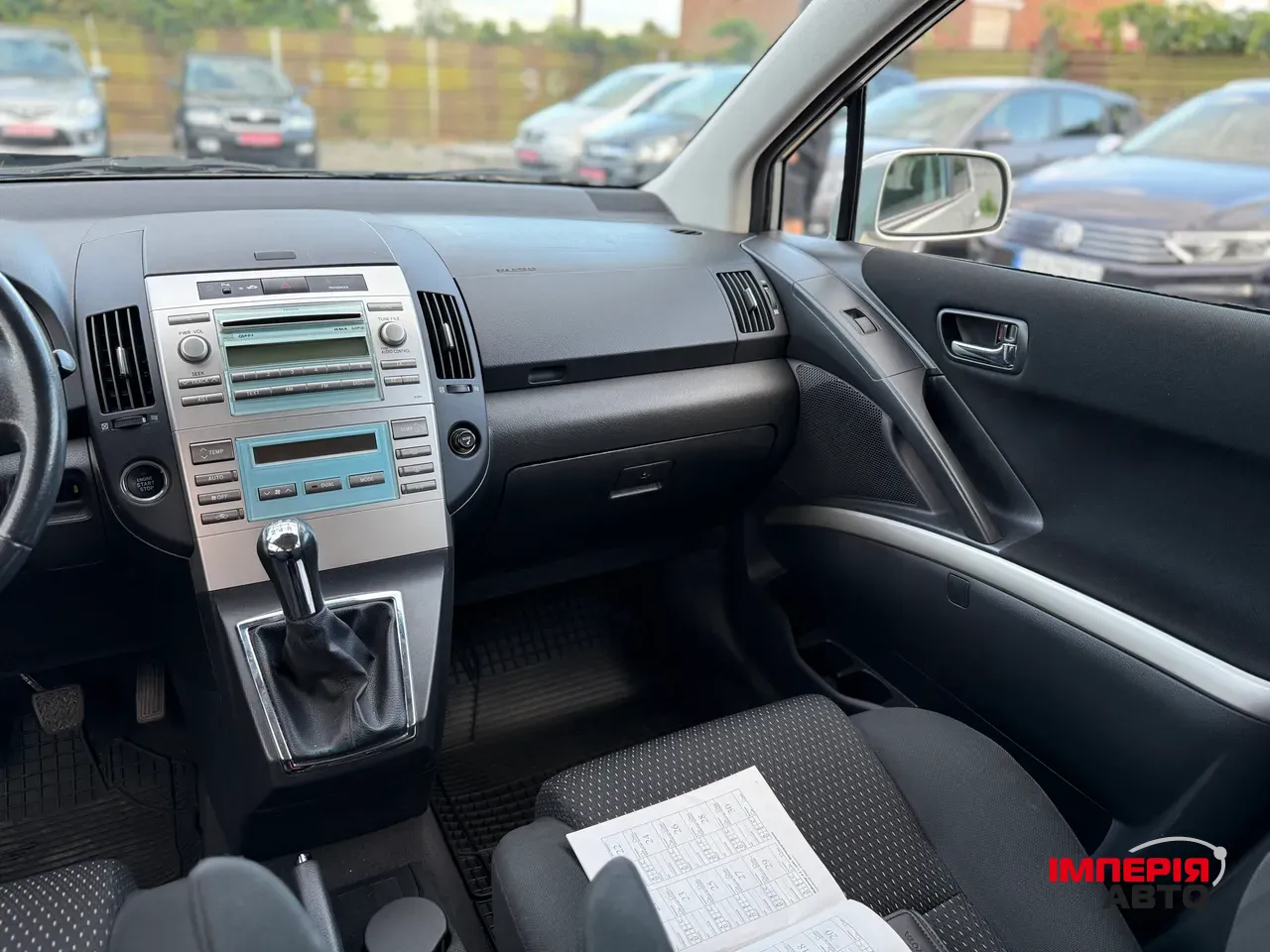 Toyota Corolla Verso - фото 10