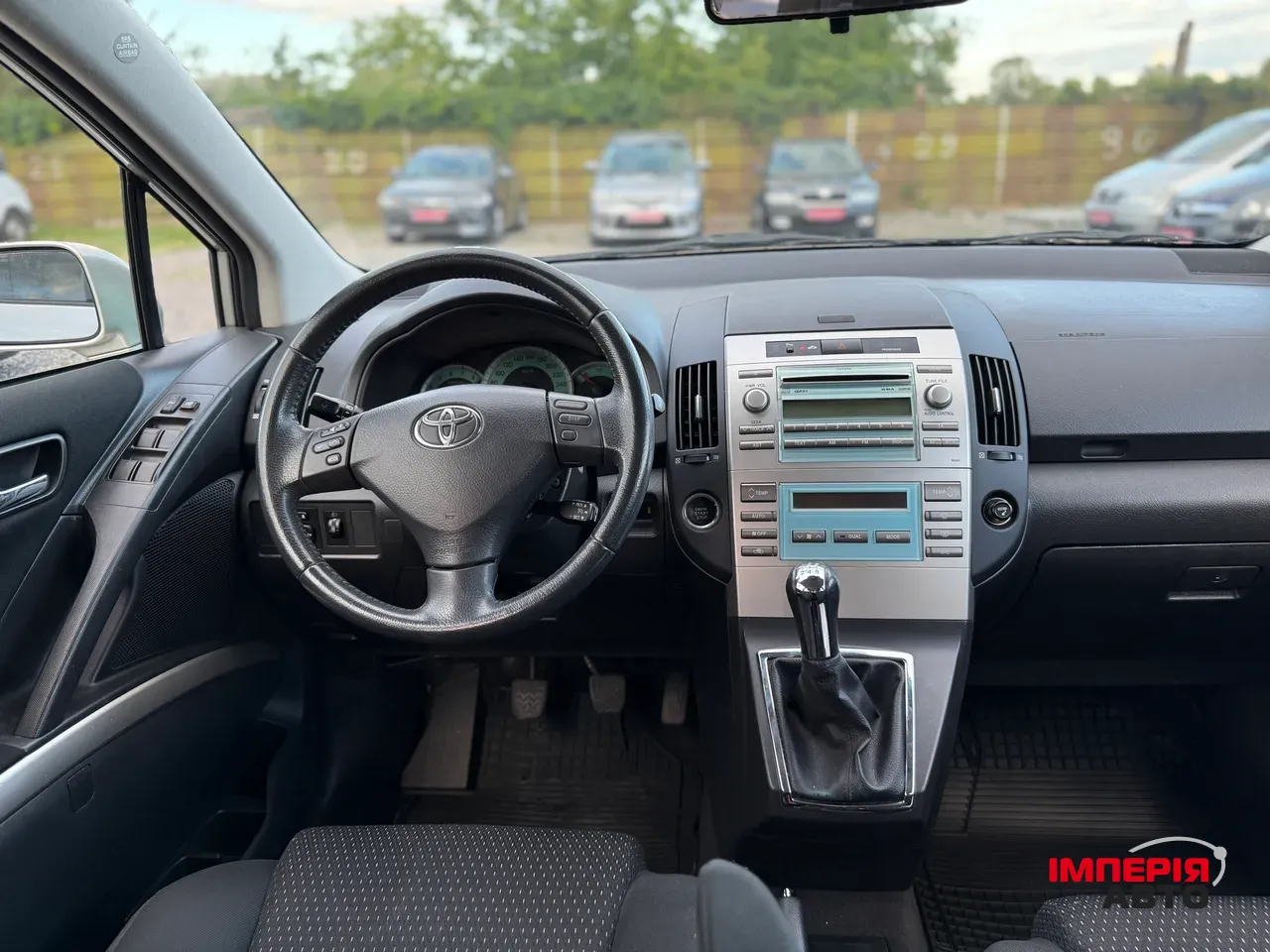 Toyota Corolla Verso - фото 9