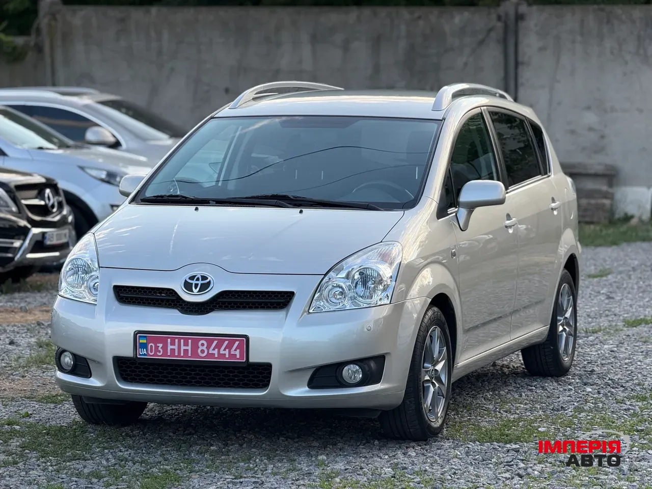 Toyota Corolla Verso - фото 1