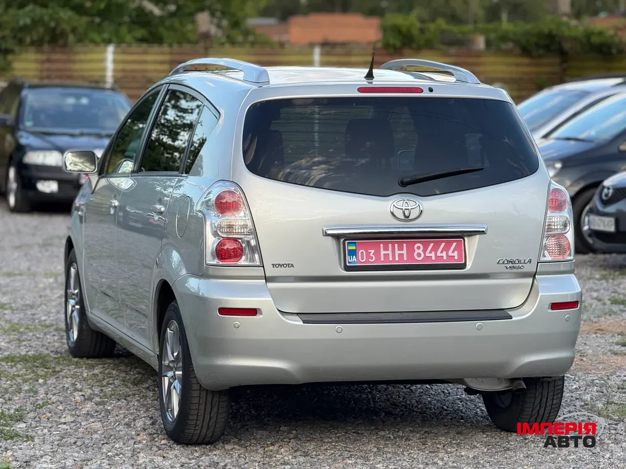 Toyota Corolla Verso - фото 2