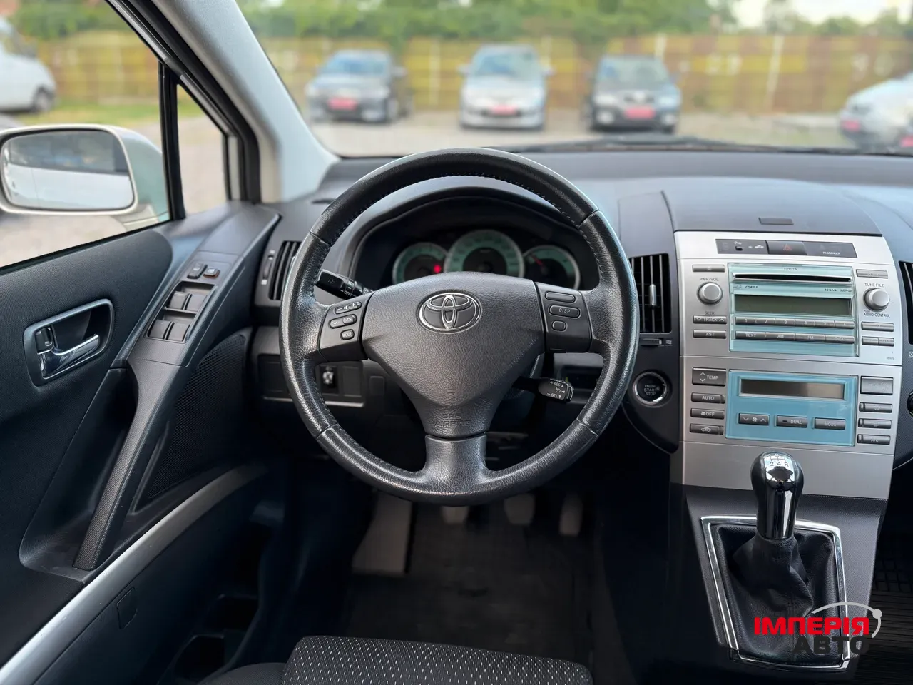 Toyota Corolla Verso - фото 8