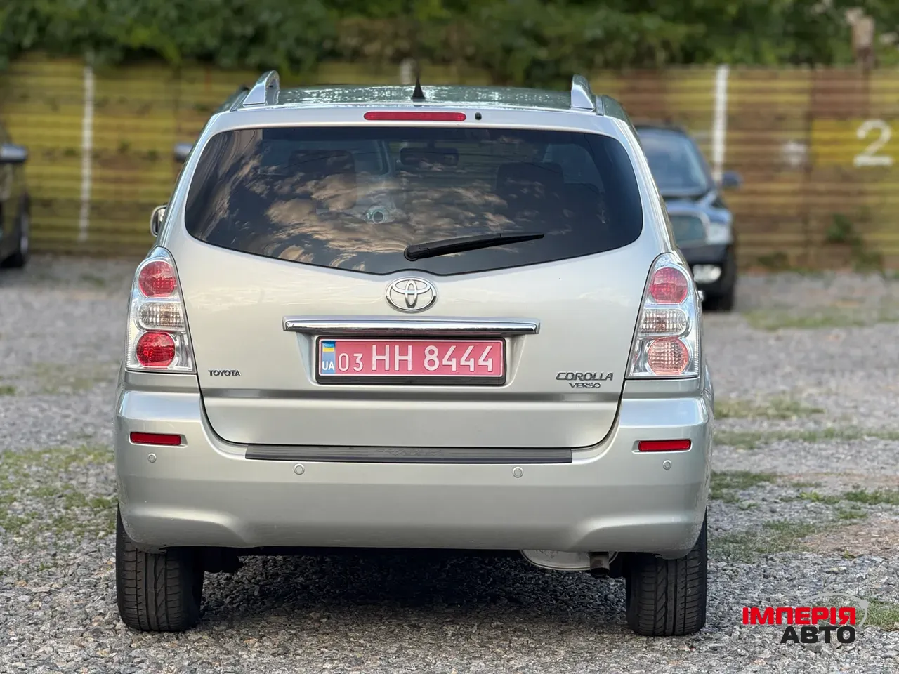 Toyota Corolla Verso - фото 3