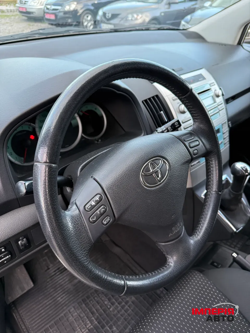 Toyota Corolla Verso - фото 12