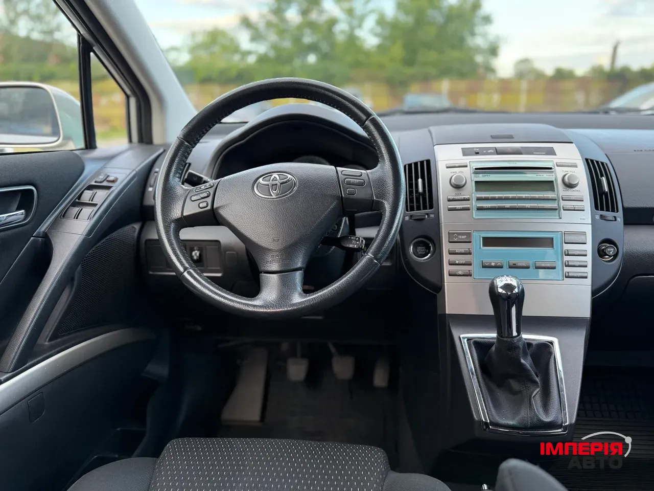 Toyota Corolla Verso - фото 7