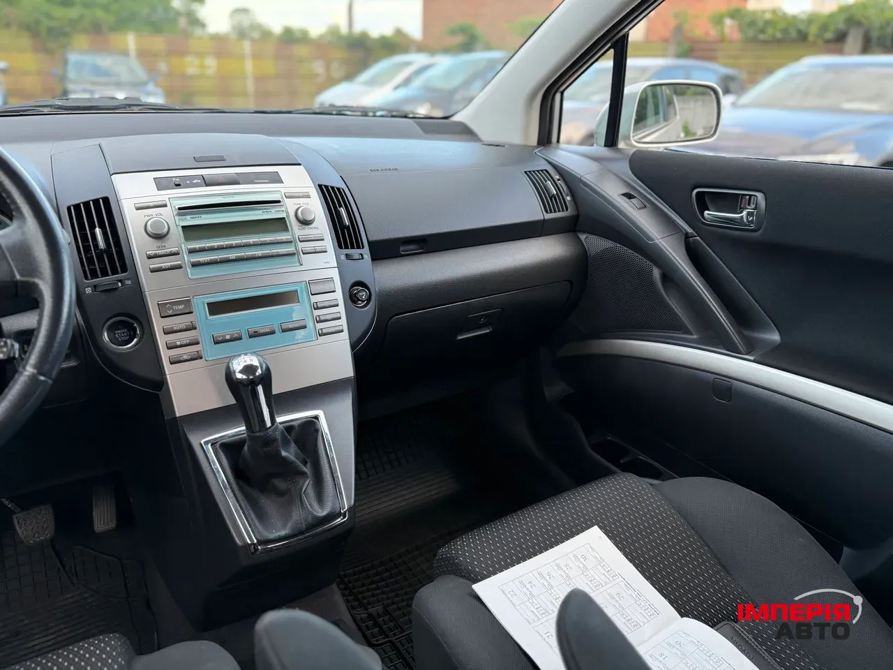 Toyota Corolla Verso - фото 11