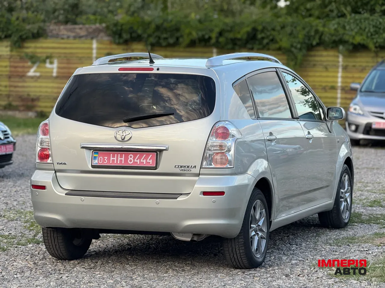 Toyota Corolla Verso - фото 4