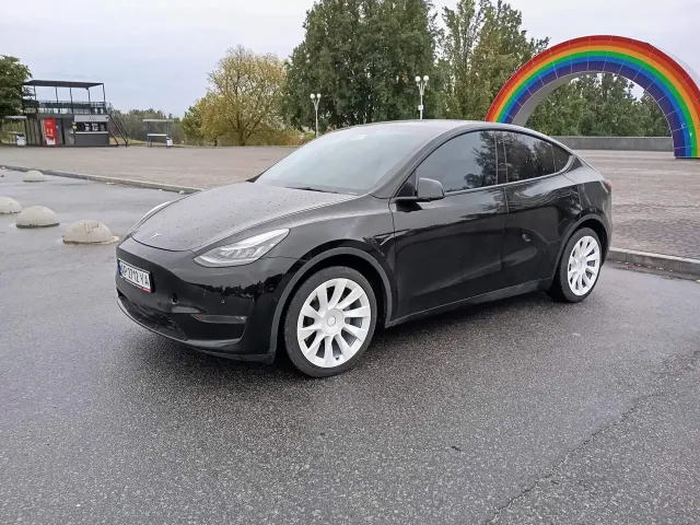 Tesla Model Y - фото 2