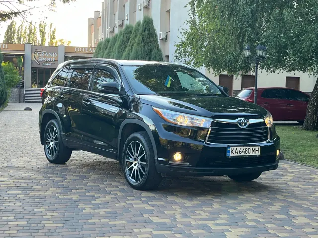 Toyota Highlander - фото 1