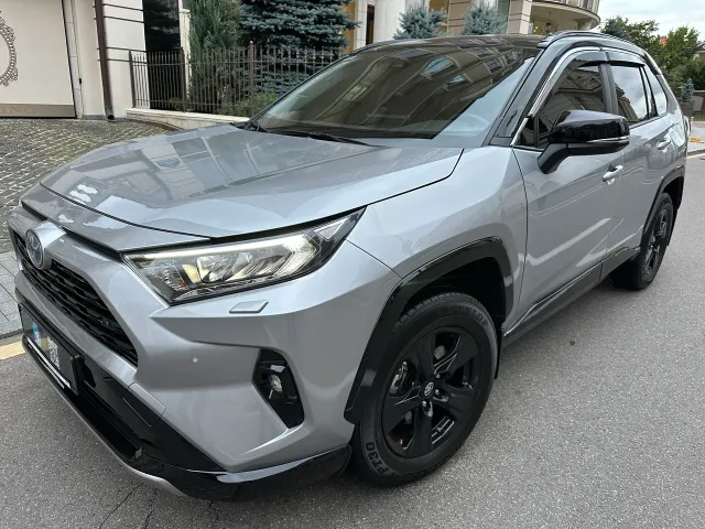Toyota RAV4 - фото 3