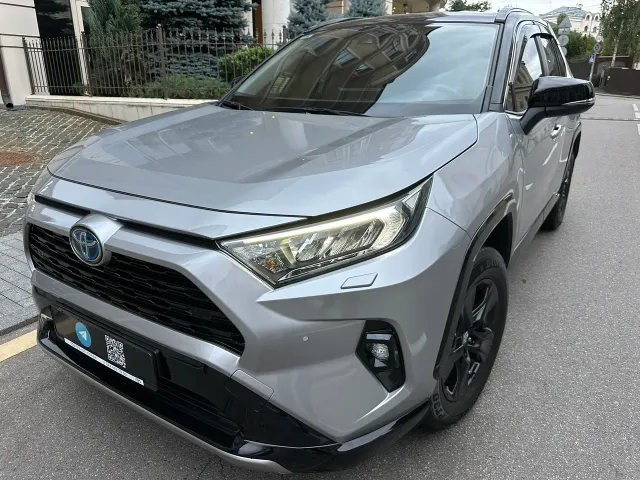 Toyota RAV4 - фото 4