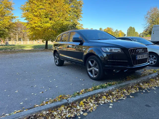 Audi Q7 - фото 1