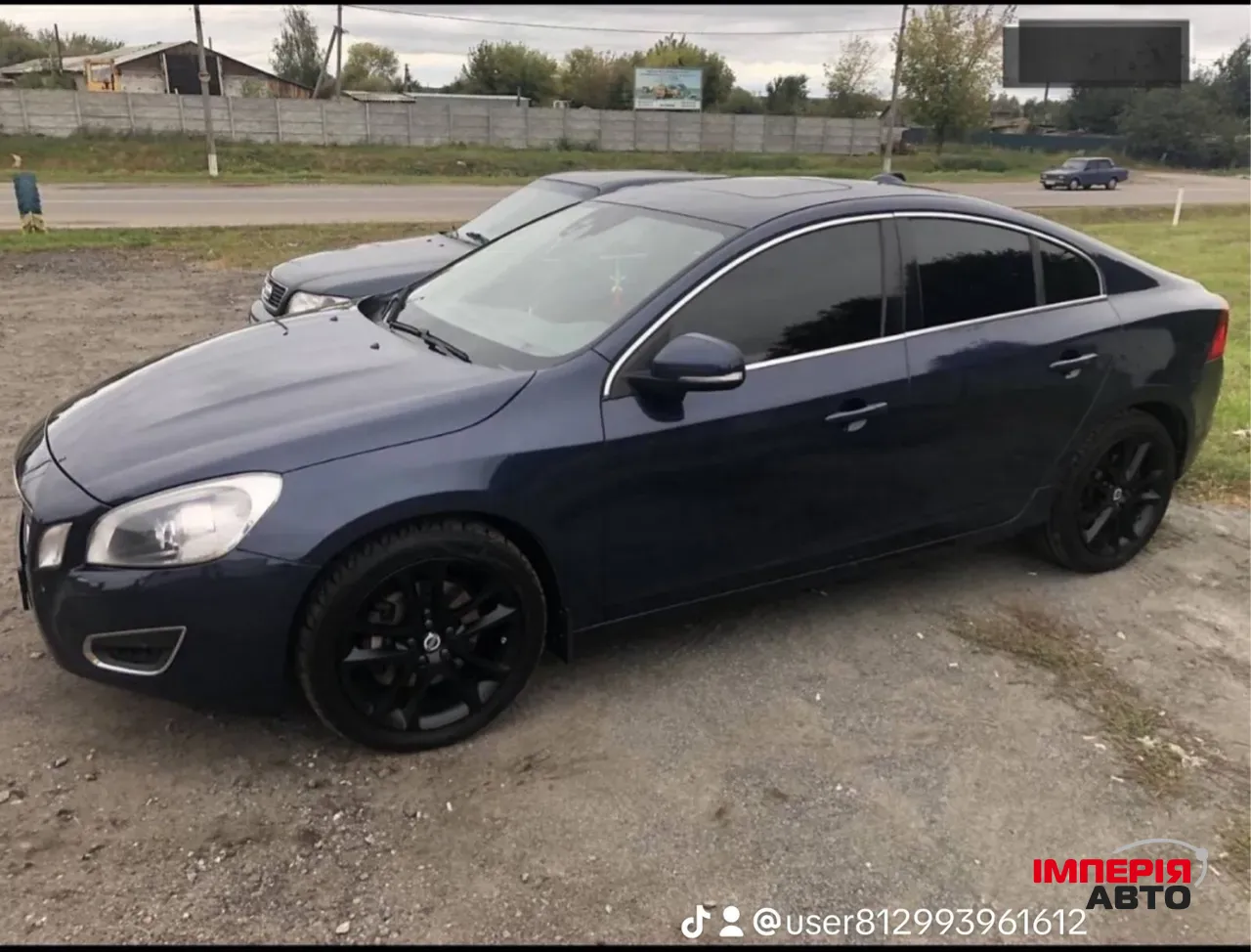 Volvo S60 - фото 1