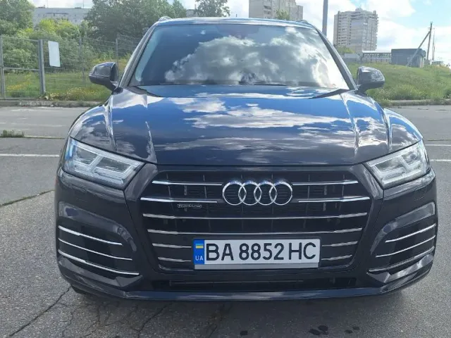 Audi Q5 - фото 1