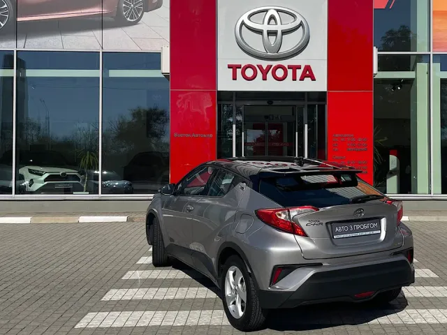 Toyota C-HR - фото 5