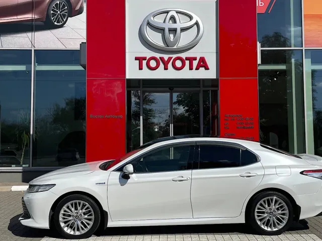 Toyota Camry - фото 4