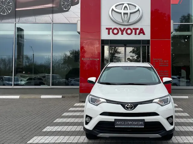 Toyota RAV4 - фото 2