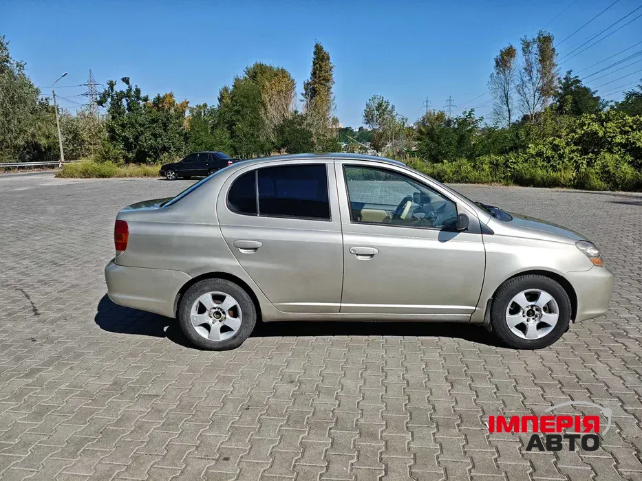 Toyota Echo - фото 2
