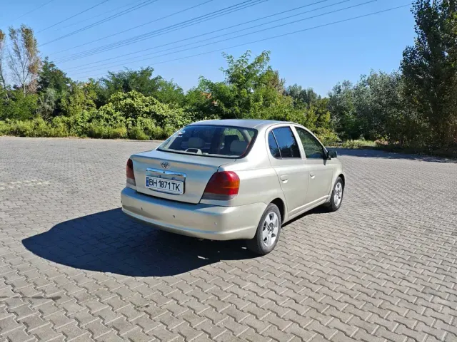 Toyota Echo - фото 5