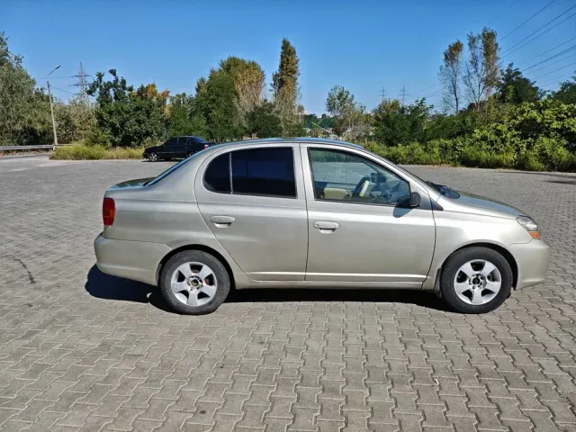 Toyota Echo - фото 2