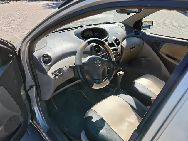 Toyota Echo - фото 3