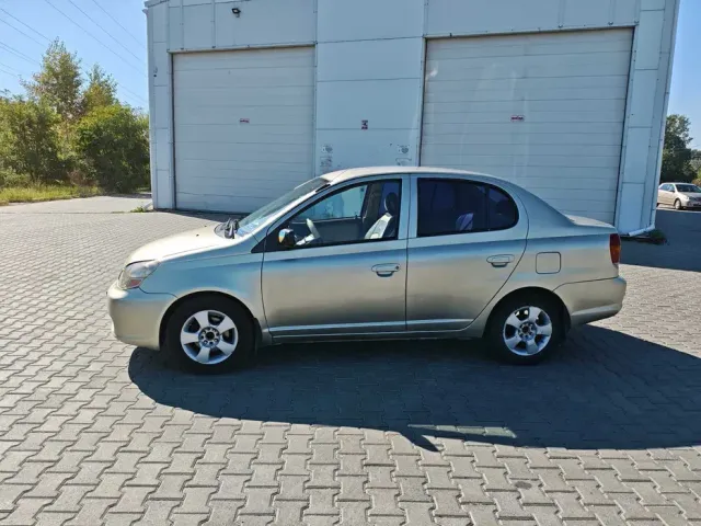 Toyota Echo - фото 4