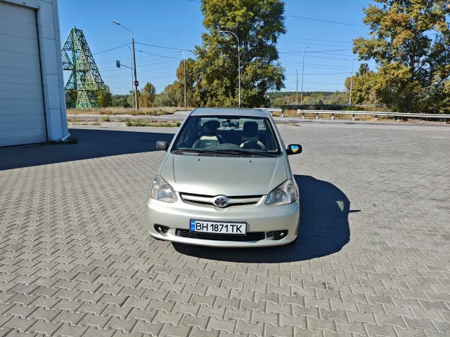 Toyota Echo - фото 1