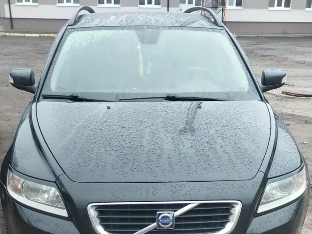 Volvo V50 - фото 1