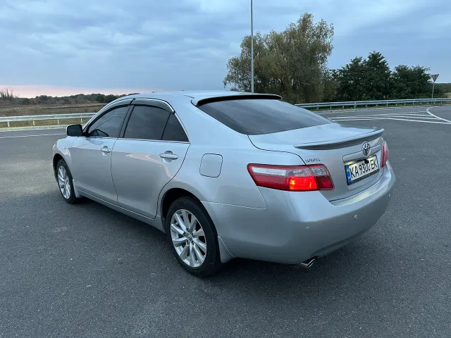 Toyota Camry - фото 2