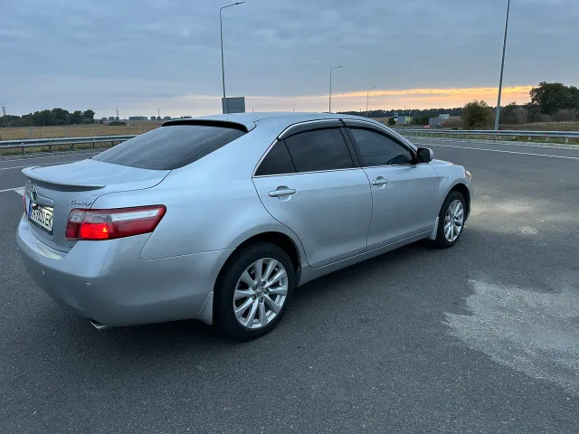 Toyota Camry - фото 5