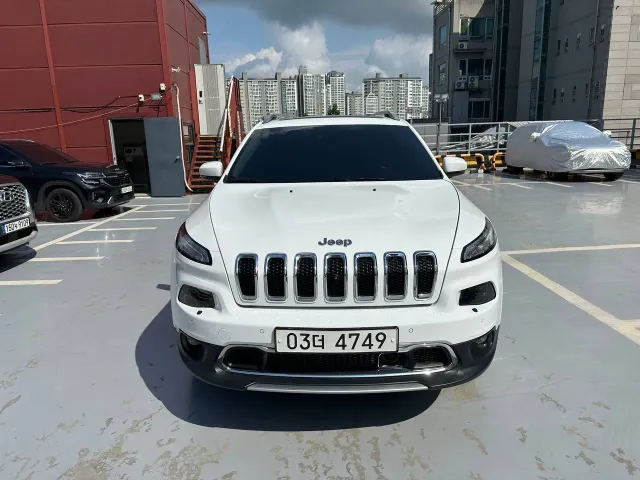 Jeep Cherokee - фото 4
