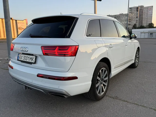 Audi Q7 - фото 5