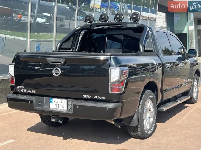 Nissan Titan - фото 1