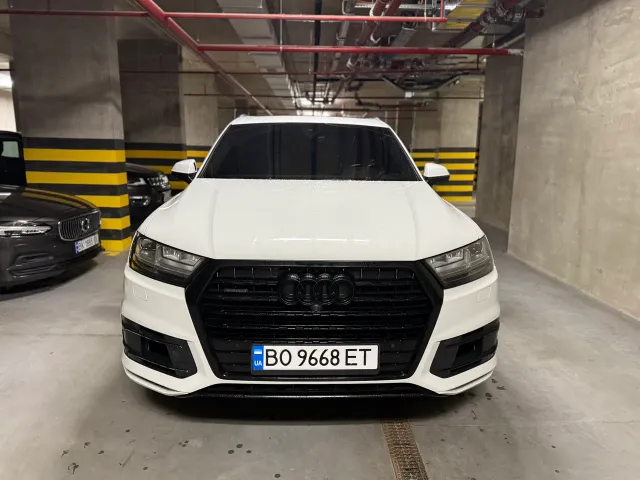 Audi Q7 - фото 1