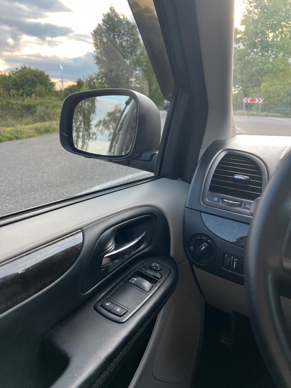 Dodge Caravan - фото 2